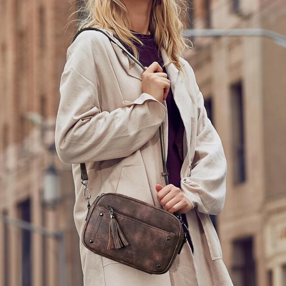 Fashionable Compact Crossbody Bag for Women - Vegan Leather with Clasp Closure - Picture 2 of 8